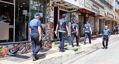 Zabıta ekiplerinden kaldırım denetimi