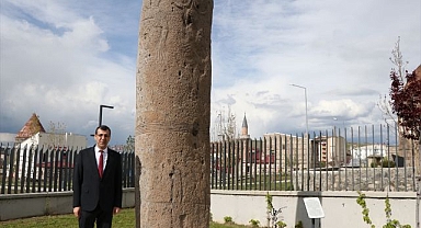 6 tonluk dikili taş Erzurum Müzesi'nde