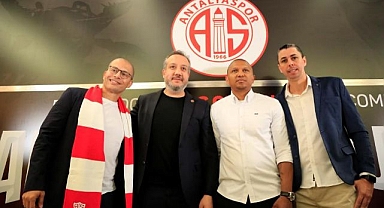 Alex hoca olarak döndü