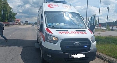 Ambulansın çarptığı yaya ağır yaralandı