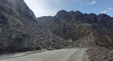 Artvin-Erzurum karayolunda heyelan