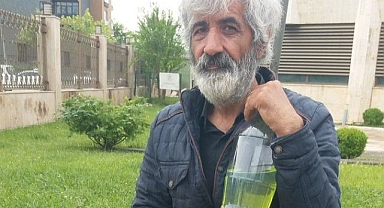 Belediye önünde kendini yakmak istedi