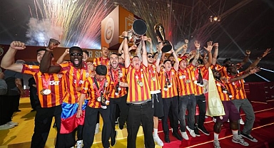 Bir gece üç kupa!