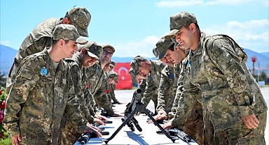 Bir günlüğüne asker oldular