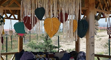 Depremzede usta öğreticisinden anlamlı sergi