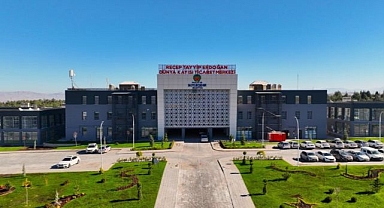 Dünya kayısı ticaret merkezi hizmete girdi