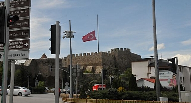Erzurum'da bayraklar yarıya indi
