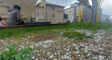 Erzurum’da dolu yağışı ortalığı beyaza bürüdü