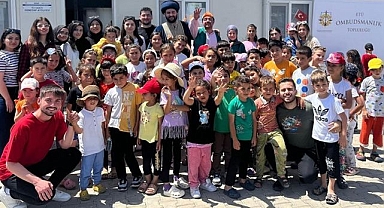 Erzurumlu öğrenciler depremzede çocuklara moral verdi