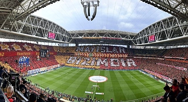 Galatasaray taraftarından derbi için koreografi