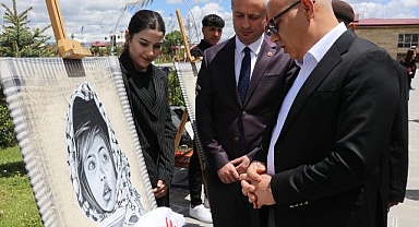 Gazze'de yaşanan acıları kefiyelere resmetti