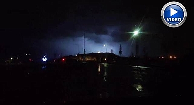 Geceyi şimşekler aydınlattı