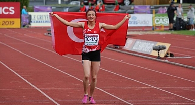 Genç atletler madalyaları topladı