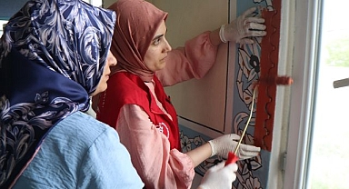 Gönüllü gençler camileri onarıyor