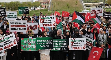 İsrail'in Gazze'ye yönelik saldırılarını protesto ettiler