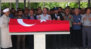 Kalp krizi geçiren polis memuru son yolculuğuna uğurlandı