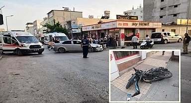 Motosiklet ile otomobil çarpıştı!