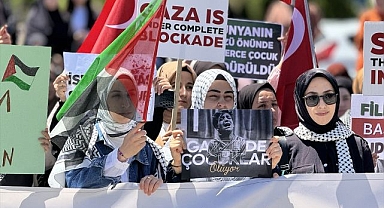 Öğrenciler ve akademisyenler saldırıları protesto etti