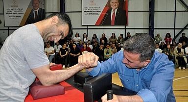 Öğretmenler arası bilek güreşi turnuvası