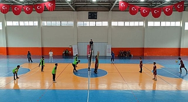 Okullar arası voleybol turnuvası düzenlendi