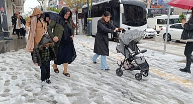 Ortalık beyaza büründü yağan dolu kışı aratmadı