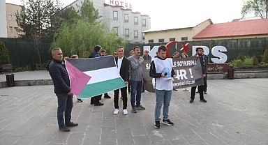 Oturma eylemiyle protesto ettiler