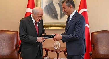 Özel’den Bahçeli’ye Oltu taşı tesbih
