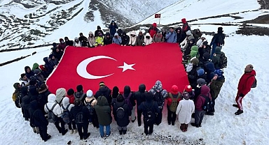 Palandökenin zirvesine tırmandılar