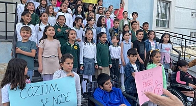 Plastik atıklarla tekerlekli sandalye aldılar