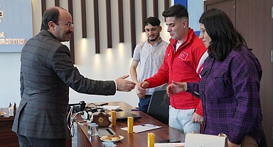 Rektör Çakmak özel öğrencilerle buluştu