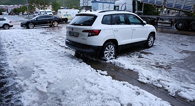 Sağanak ve dolu hayatı felç etti