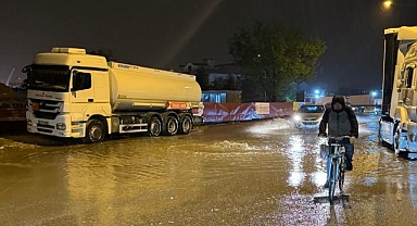 Sağanak yağmur hayatı felç etti