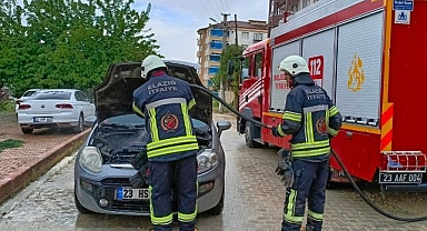 Seyir halindeki araç alev aldı