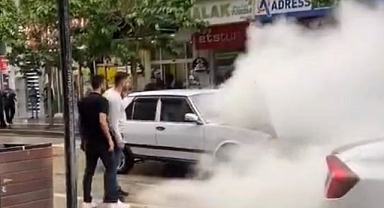 Seyir halindeki otomobil alev aldı