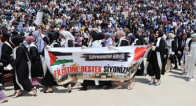 Üniversite mezuniyet töreninde Filistin'e destek