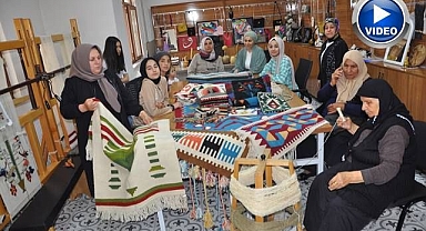 Unutulmaya yüz tutan meslekleri canlandırıyorlar