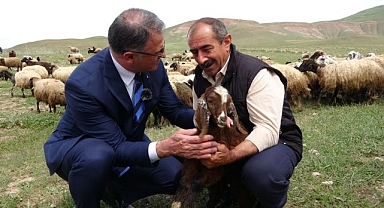 Vali renkli buluşmayı izledi