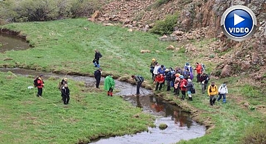 Yağmur çamur dinlemeden 18 km yürüdüler