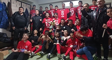 Yakutiye’nin 15’lik delikanlıları şampiyon