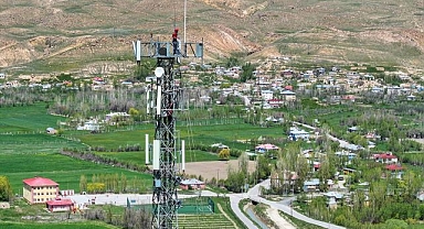 Yerden metrelerce yüksekte ekmek mücadelesi