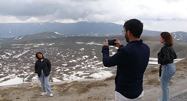 Yerli ve yabancı turistler akın etti