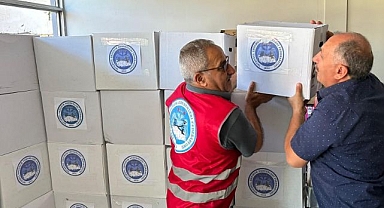 300 aileye gıda yardımı yaptılar