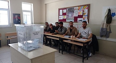 4 mahallede muhtarlar yeniden seçildi