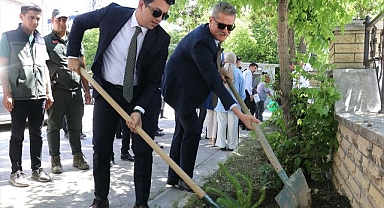 Adliye bahçesine fidan diktiler