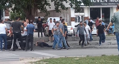 Araçtan indirip öldüresiye dövdüler