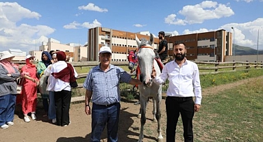 Atatürk Üniversitesi'nde bayram şenliği