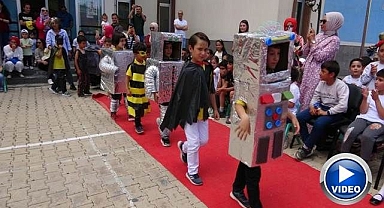 Atık malzeme defilesine büyük ilgi