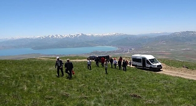 Avrupa’nın en büyük kraterinde yürüyüş