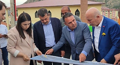 Bakan Tekin bayramı baba ocağında geçiriyor!