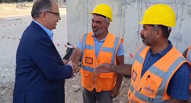 Bakan ve işçiler arasında gülümseten diyalog